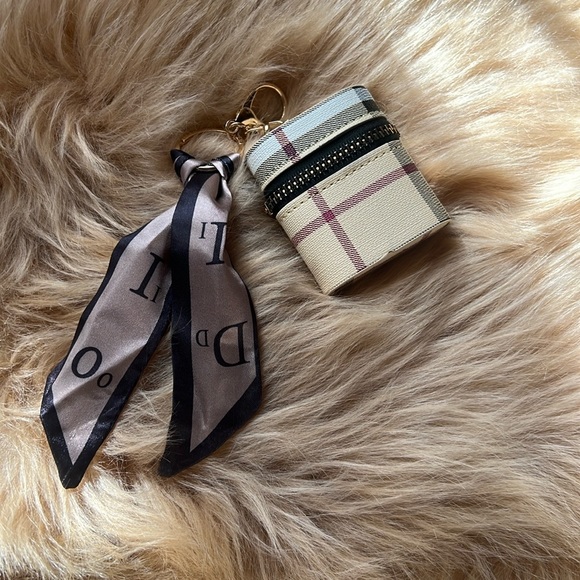 Accessories - NEW🌸Cute Mini Wallet Keychain